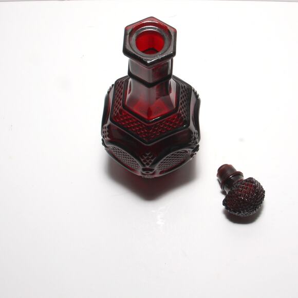 Vintage Avon 1876 Cape Cod Collection Ruby Red Glass Decanter EMPTY - Picture 5 of 5